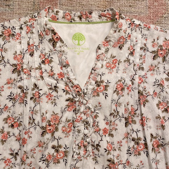 Healing Hands Brand Floral Print Scrub Top - Picture 3 of 4